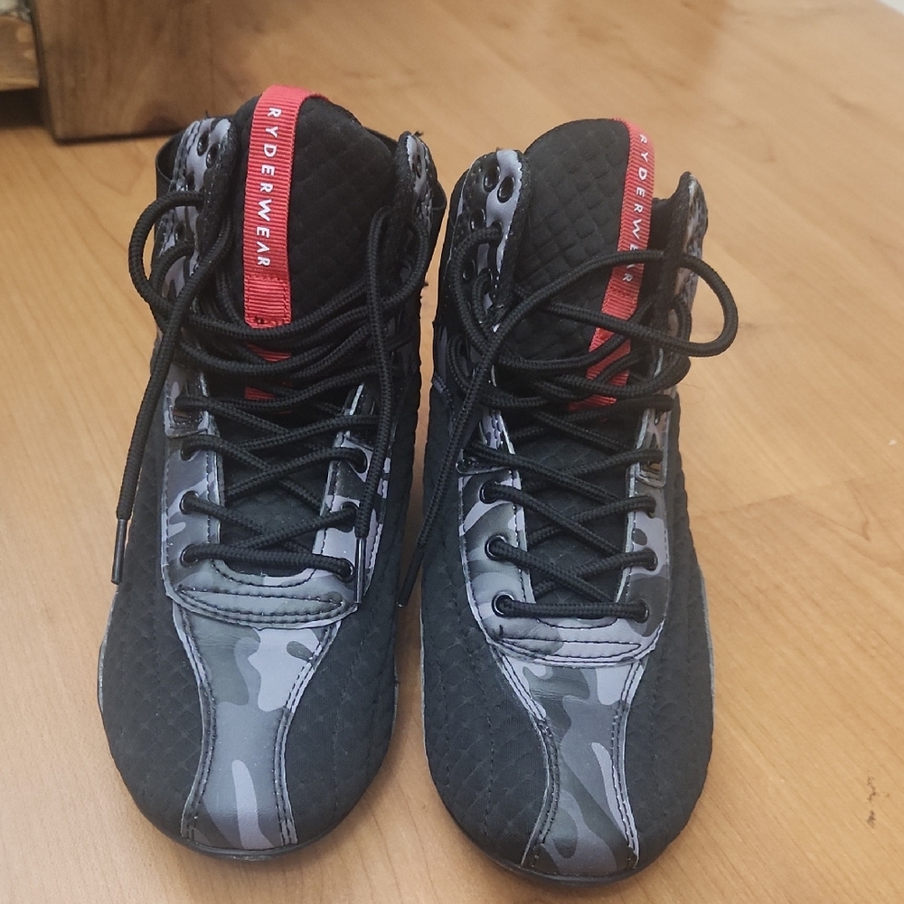 Ryderwear Weight Lifting Sneakers in Black and Red Camo